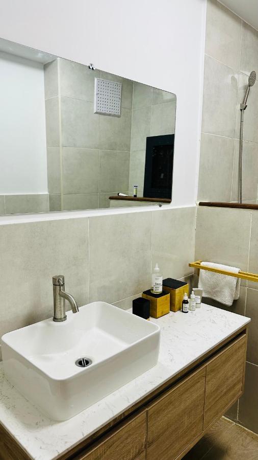 F4 - Chic - Piscine - Salle Fitness Dakar Bagian luar foto